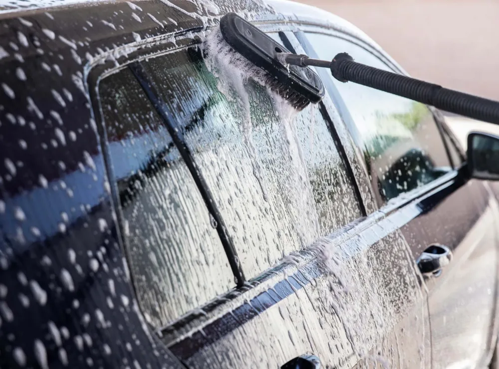 parcheggio aeroporto con lavaggio auto