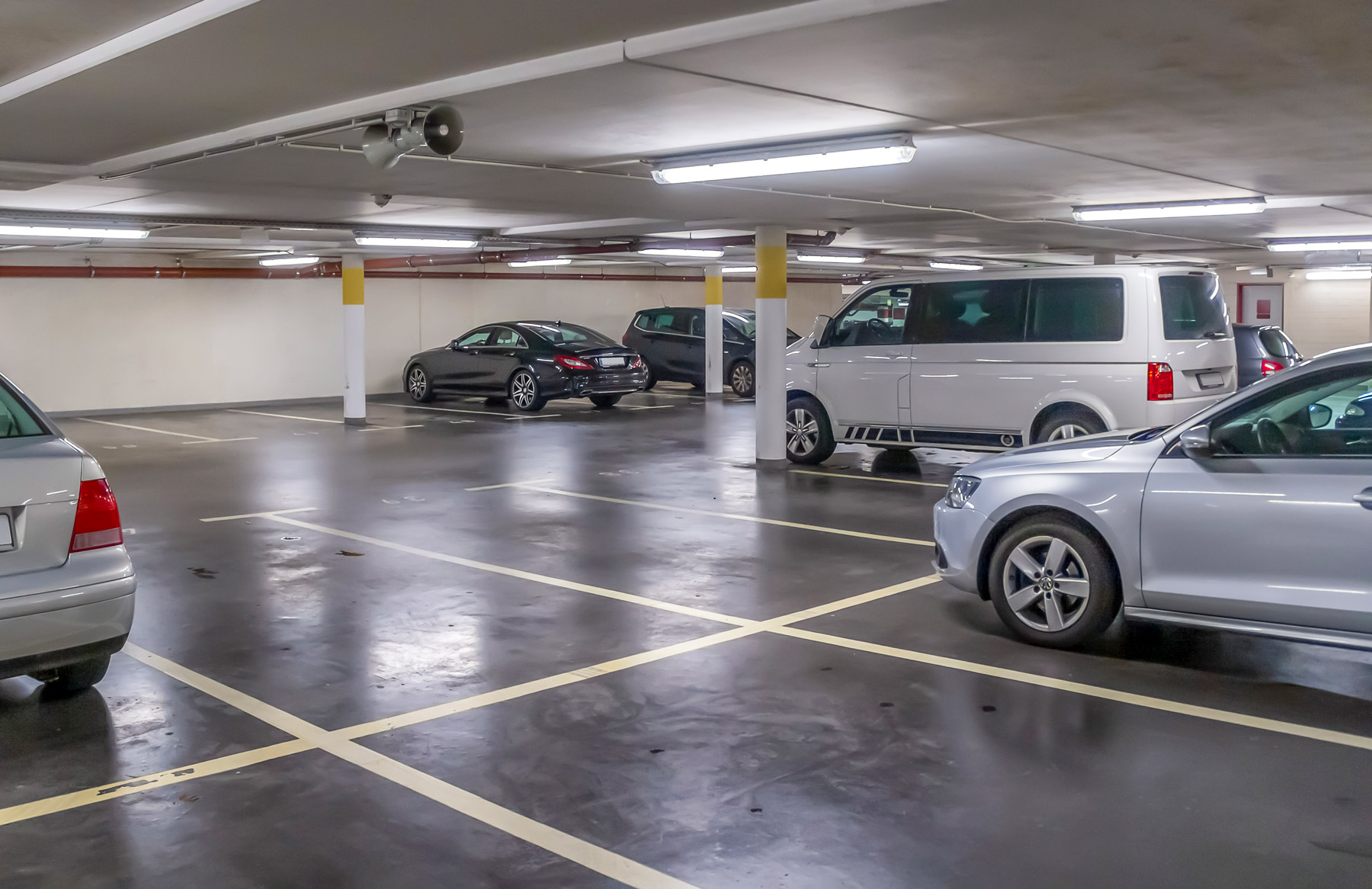 pokrito parkirišče letališče Benetke